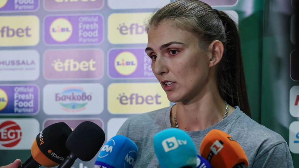 Опитната националка Нася Димитрова говори пред медиите по време на