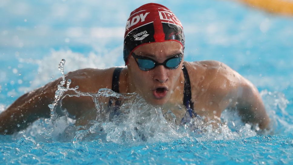 Калина Николаева - момичето, което на 19 години вече има подобрени над 40 рекорда в плуването