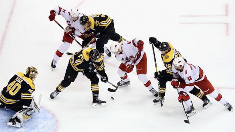 Бостън спечели инфарктен мач срещу Каролина в НХЛ