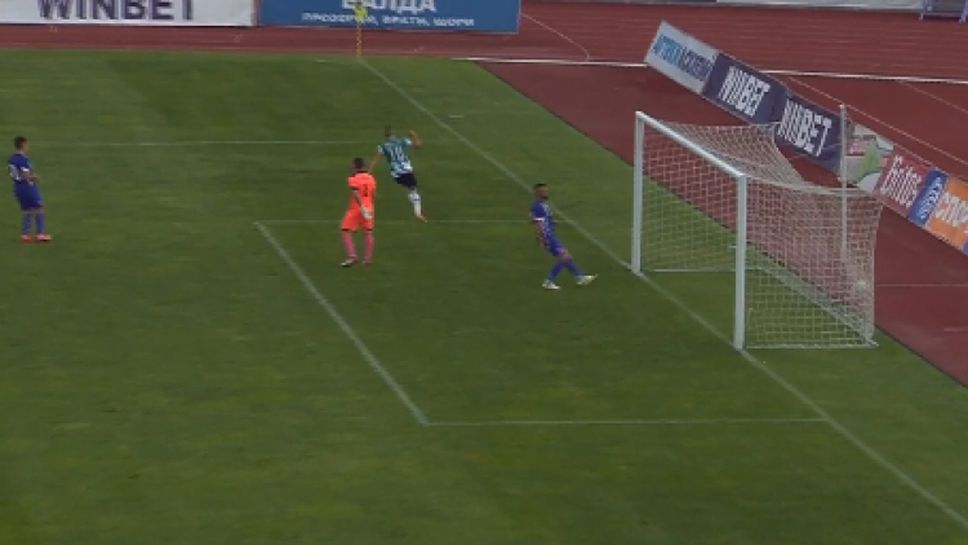 Денислав Ангелов вкара четвърти гол за Черно море във вратата на Етър