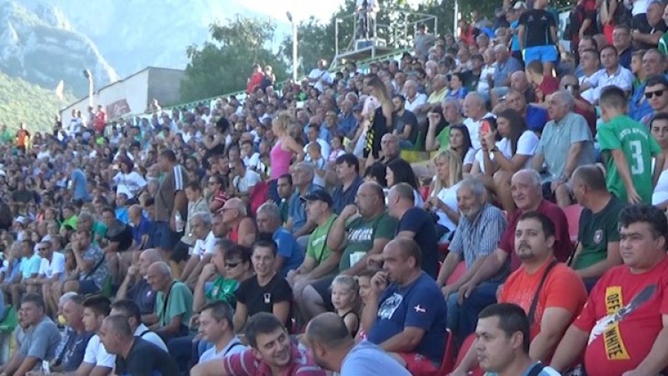 Феновете на Ботев (Враца) напълниха стадион "Христо Ботев" срещу ЦСКА-София