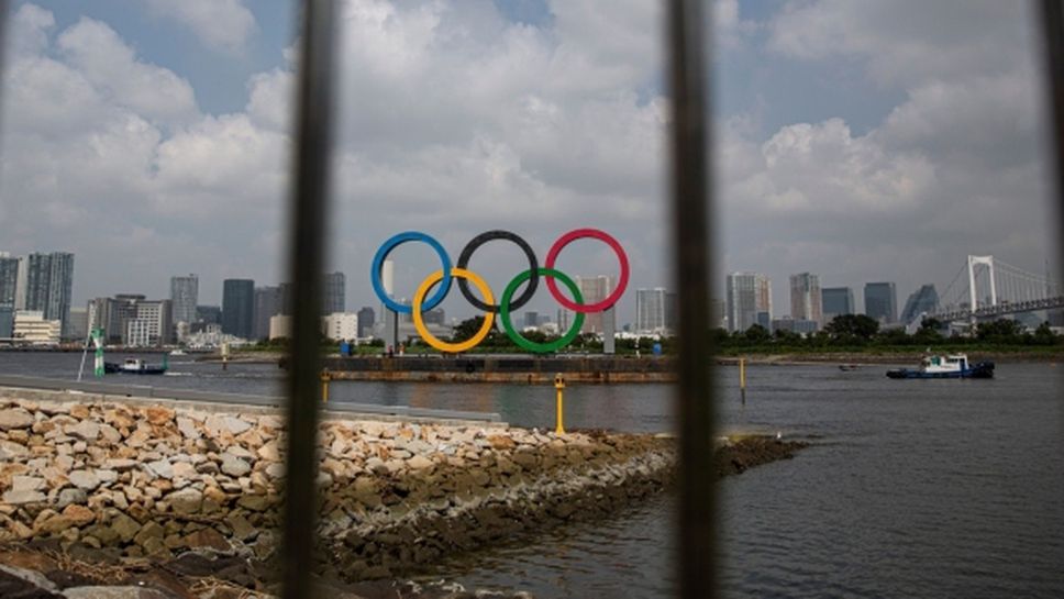 Двама служители на Олимпийския комитет в Токио са дали положителни проби за COVID-19