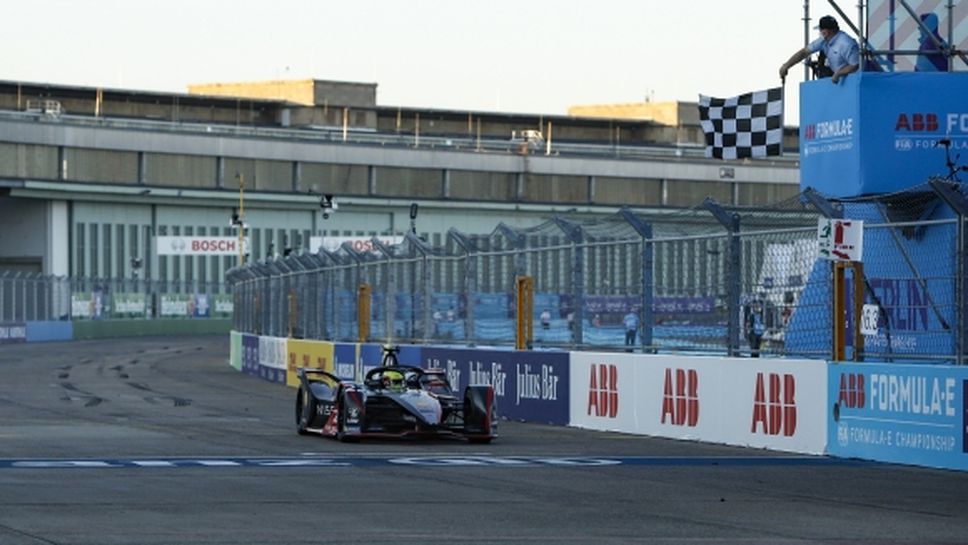 Оливър Роулънд с първа победа във Формула Е