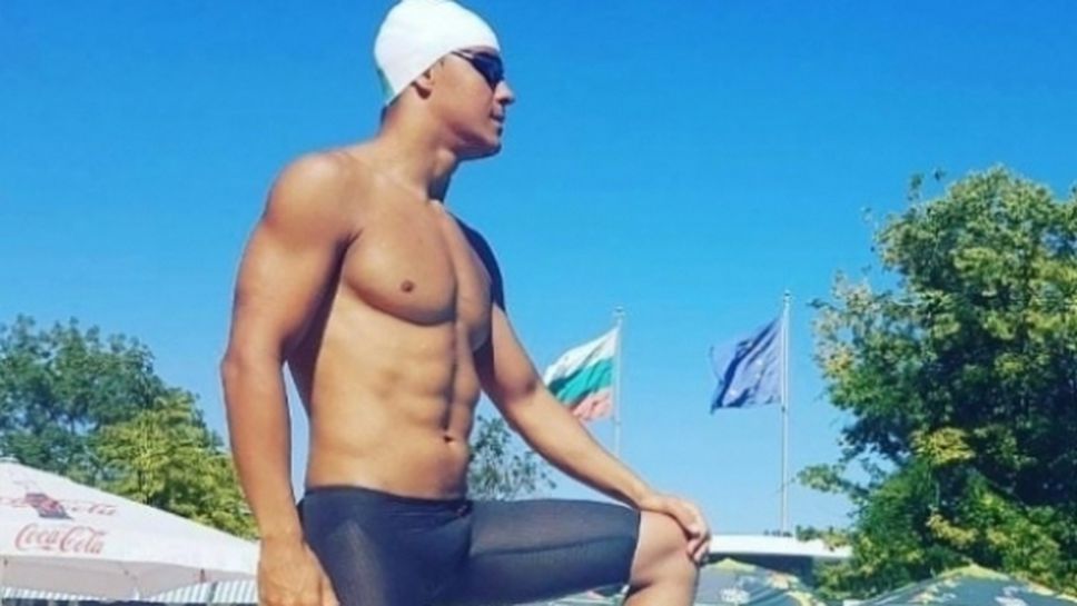 Над 100 деца надъхват Цанко Цанков за световен рекорд на 12-часовото плуване    