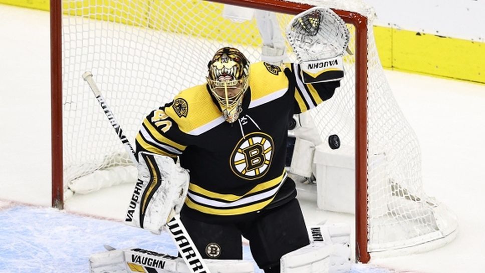 Вратар на Бостън отказа да играе, за да е близо до семейството си