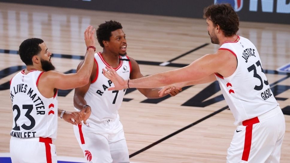 Шампионите започнаха защитата на титлата с безупречна победа