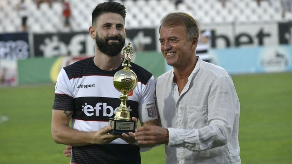 Дончо Донев награди Димитър Илиев за "Футболист на футболистите", Акрапович също получи статуетката си