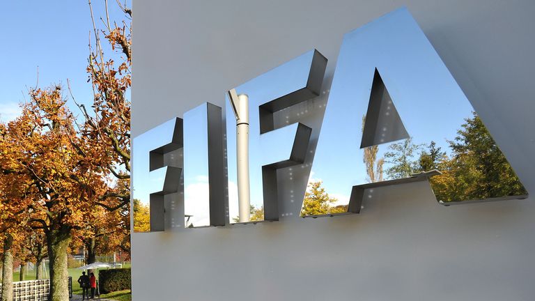 Световната футболна федерация ФИФА продължи до 30 юни 2023 година