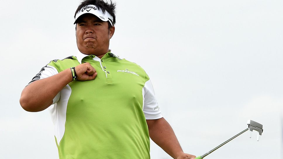 Колоритен тайландец остава на върха след преполовяването на BMW PGA Championship