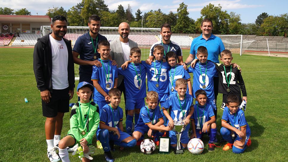 Левски спечели първото издание на силния международен футболен турнир "Enery Element Cup"