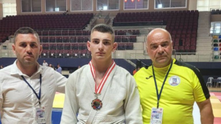 Преслав Петров спечели сребро на Балканиадата по джудо за юноши