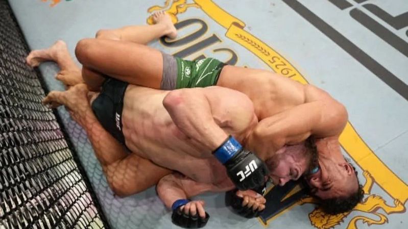 Джони Уокър "задуши" Йон Кутелаба в първия рунд на UFC 279