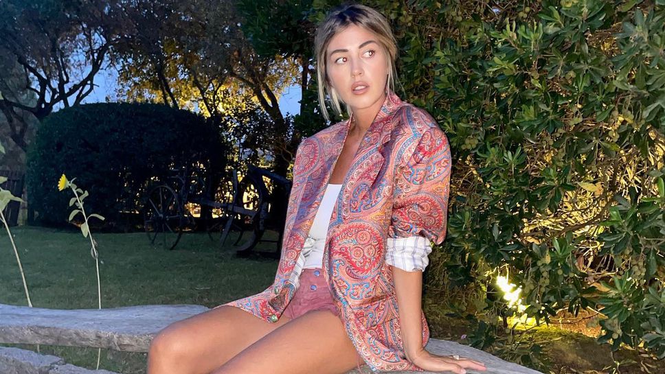 Футболна съпруга пали фантазиите в Инстаграм