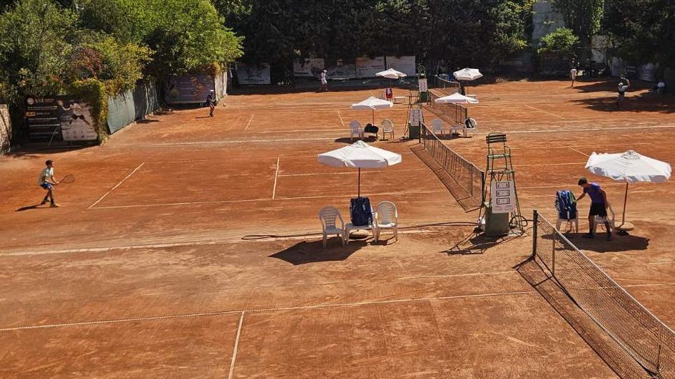 Калоян Шиков и Станислав Косев при юношите и Александра Рангелова