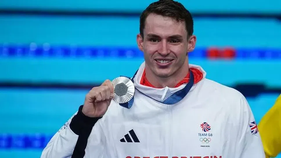Олимпийски вицешампион от Париж 2024 ще плува на Игрите за допингирани