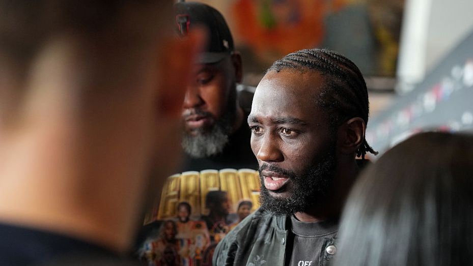 Терънс Крауфорд не обръща никакво внимание на Илия Топурия По рано тази