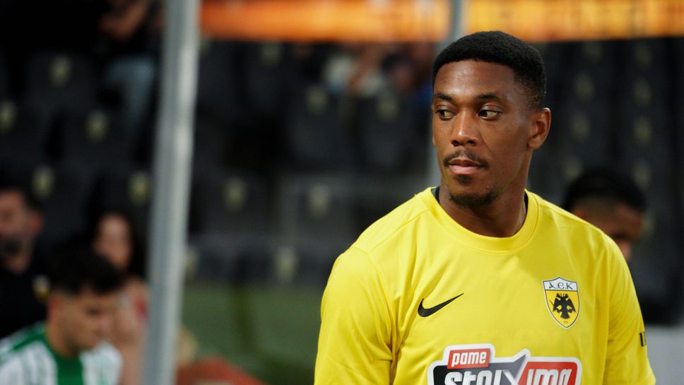 Преди точно година АЕК тогава шампион на Гърция привлече Антони