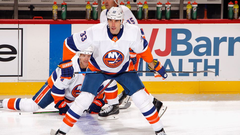 Ветераните Хара и Паризи остават още един сезон в НХЛ