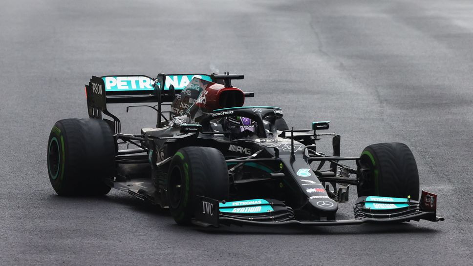 Пирели: Гумите на Люис нямаше да издържат