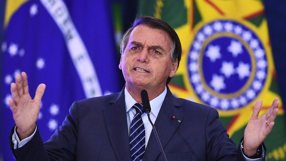 Бразилският президент не бе допуснат на мач на Сантош, защото не е ваксиниран