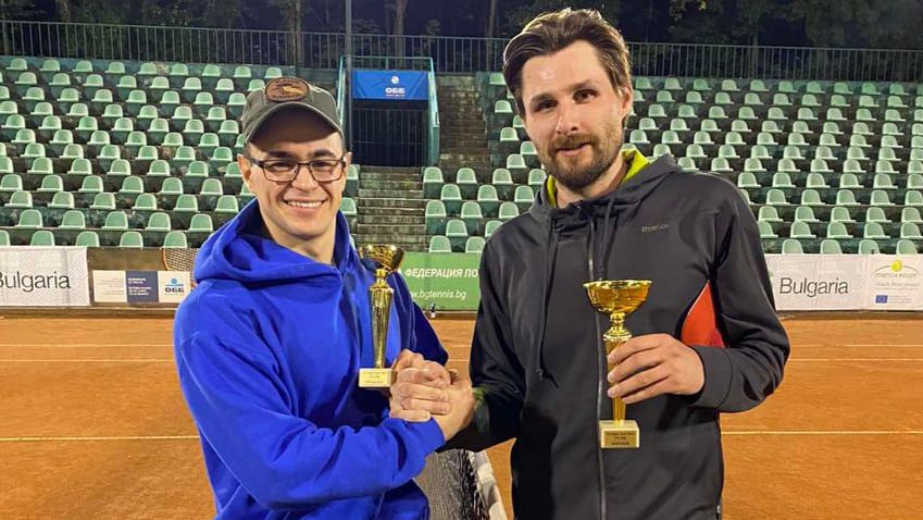 Матеуш Ейсмонд дебютира в Интерактив тенис с трофей