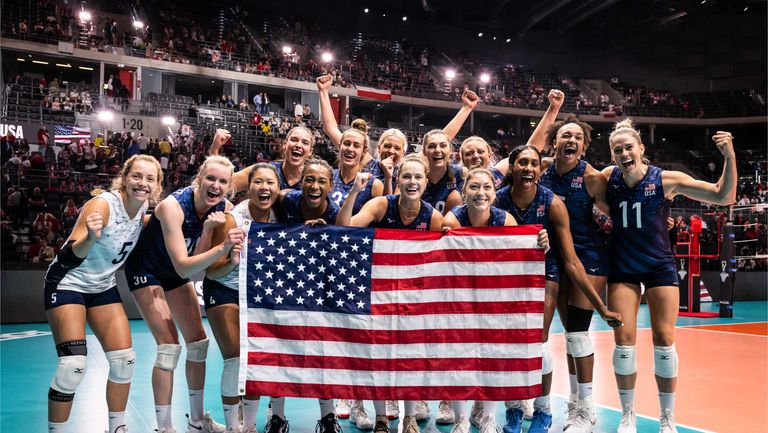 Олимпийският волейболен шампион за жени САЩ се класира за полуфиналите