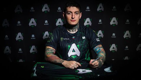 Николай "Nikobaby" Николов се оттелгя