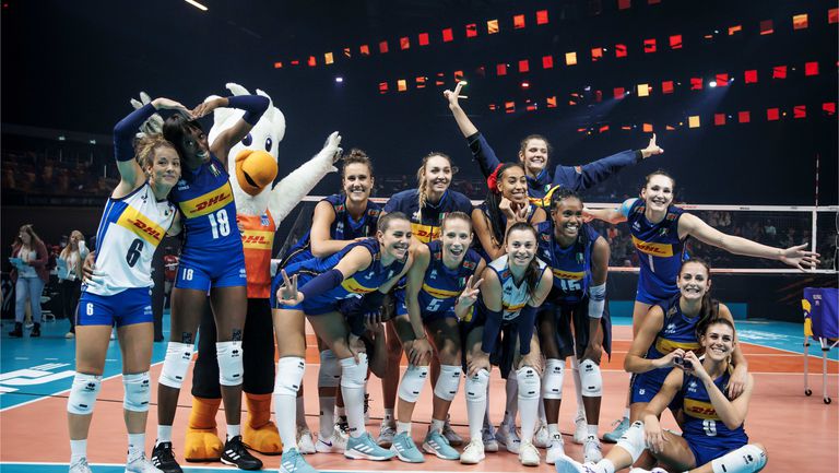 Европейският волейболен шампион за жени Италия стана първият полуфиналист на