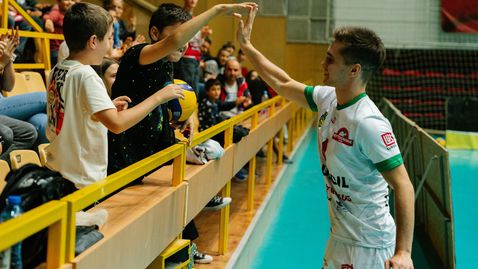 Симеон Добрев се присъедини към Нефтохимик, шампионите представиха отбора в Бургас