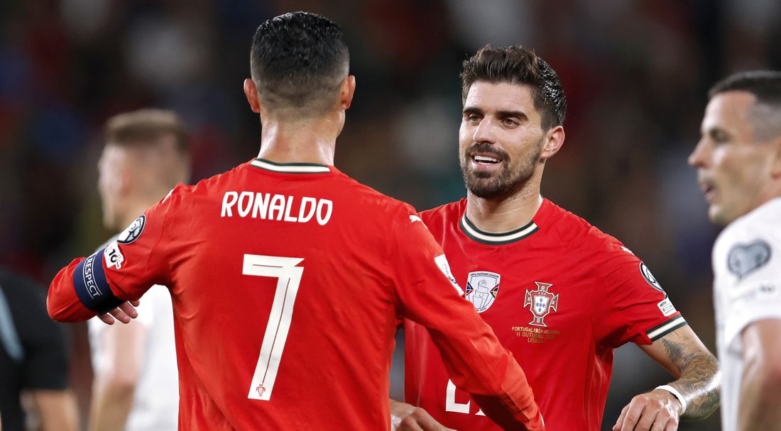 Роналдо изпусна дузпа, но все пак Португалия сломи Ейре в добавеното време