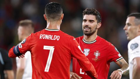 Роналдо изпусна дузпа, но все пак Португалия сломи Ейре в добавеното време