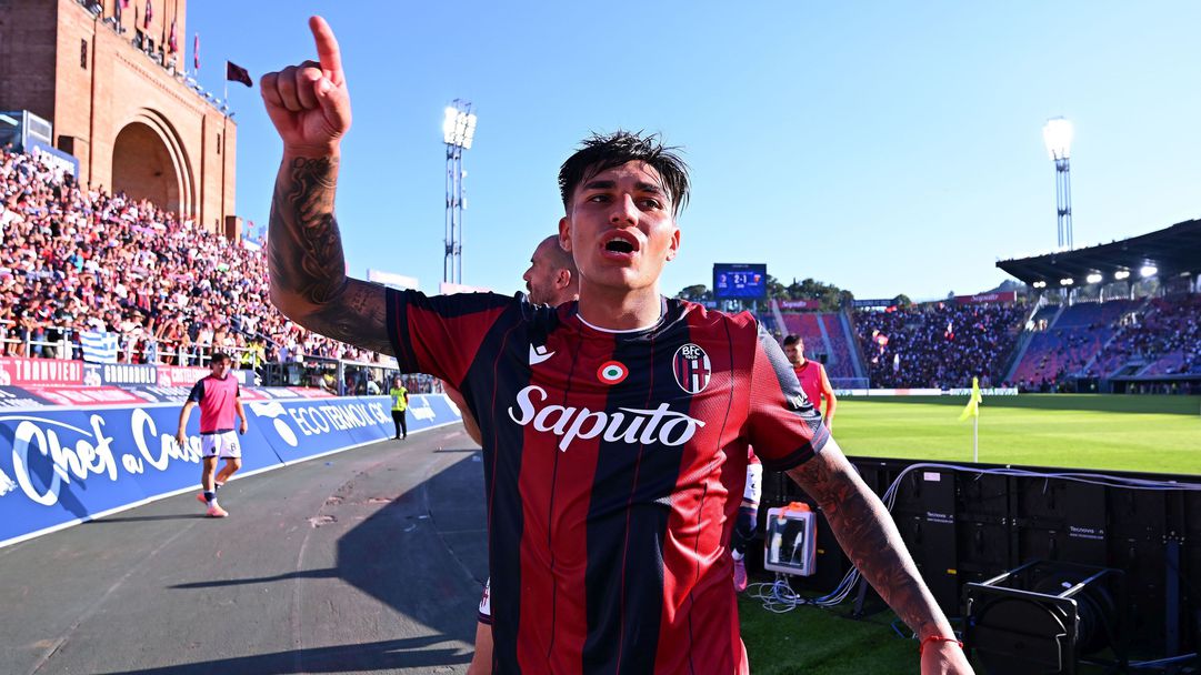 Нападател на Болоня е привлякъл вниманието на Челси