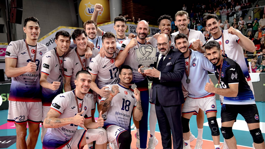 Денислав Бърдаров заби 25 точки и блесна като MVP,  Халкбанк спечели бронза на турнир в Гданск