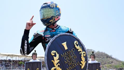 Гладиаторът Максимо Килес е новият световен шампион в Moto3
