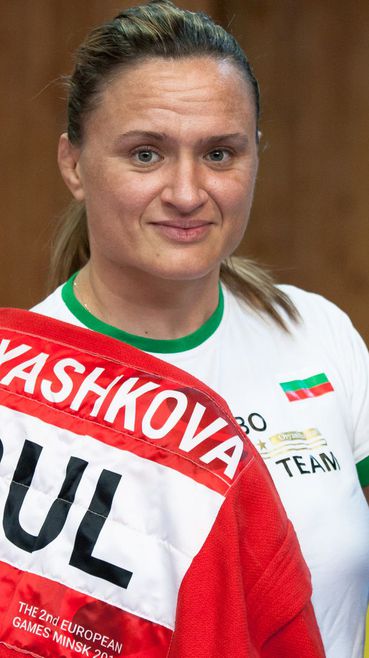 Матея и магията на първата Коледа на мама