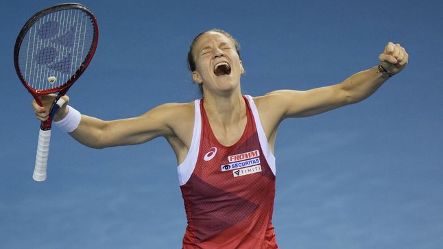 Швейцария се класира за полуфиналите на отборния турнир по тенис за жени "Били Джийн Къп"