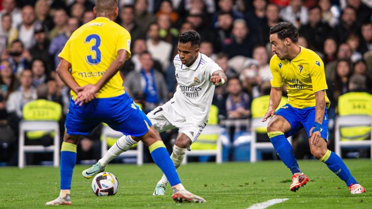 Късно снощи Реал Мадрид победи трудно Кадис с 2 1 а