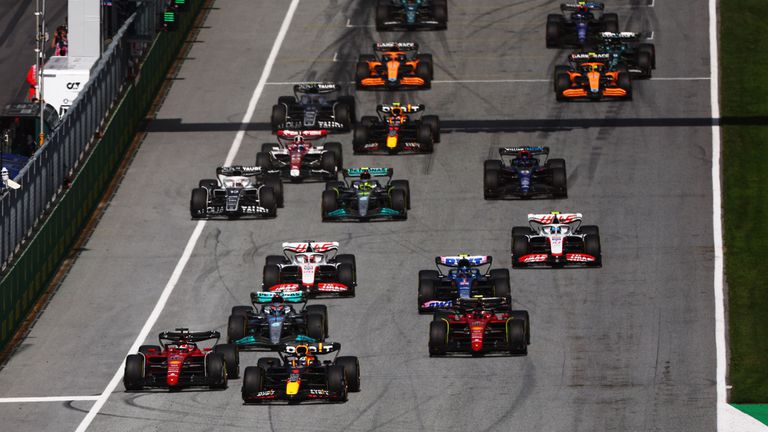 През 2021 година Формула 1 въведе спринтови състезания в част