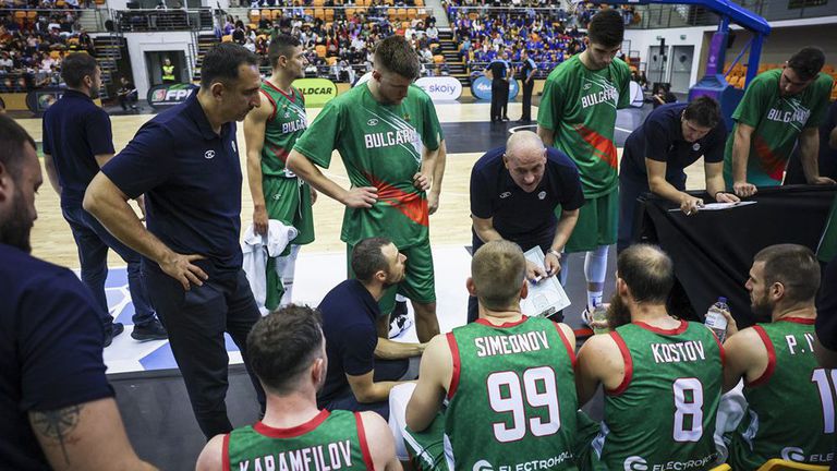 Националният отбор на България по баскетбол допусна първа грешка в