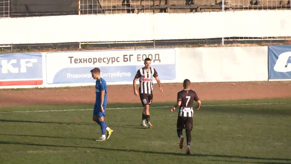 Страхотен гол от фаул на Кристиян Дечев покачи резултата на 3:0 за Локо (ГО) срещу Дунав (Лом)