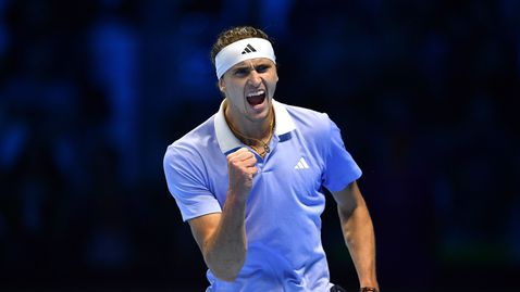 Зверев започна с победа над Рубльов в Торино, Синер получи трофея за номер 1 през годината