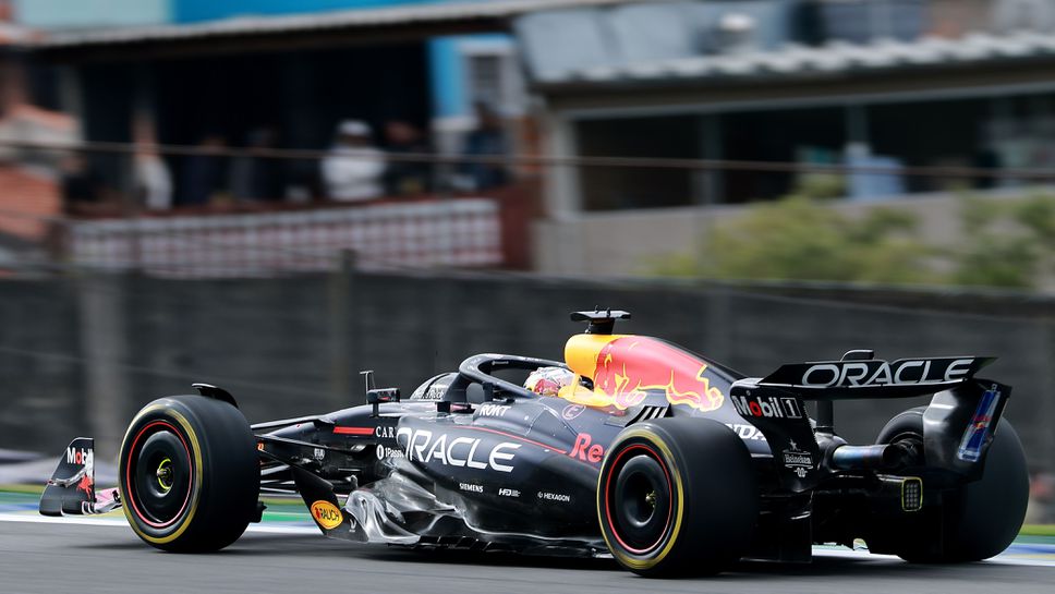 Отборите на Ред Бул и Рейсинг Булс заедно с техния