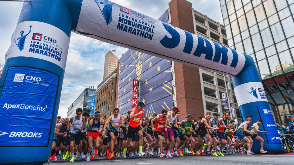 Двама участници в маратона в Индианаполис починаха през уикенда съобщиха