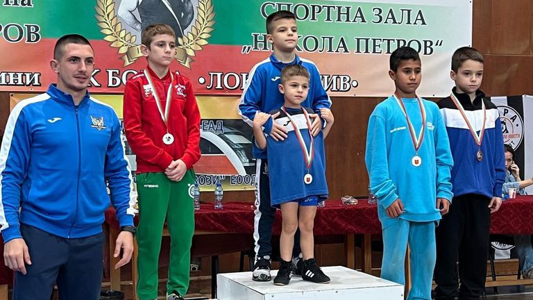 Двама братя станаха шампиони на турнира Никола Петров по свободна