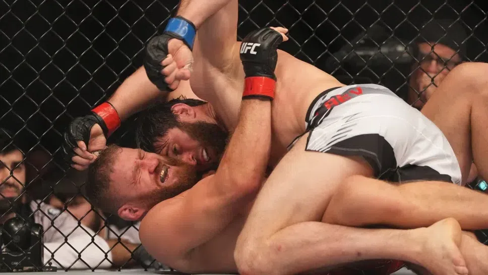 Съдийска лудост! Съдиите ограбиха Магомед Анкалаев и отсъдиха равенство с Ян Блахович на UFC 282