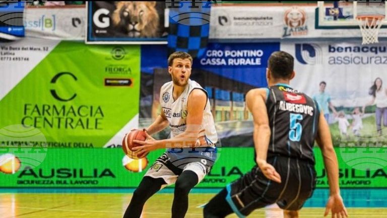 Отборът на Латина с българския национал Иван Алипиев в състава