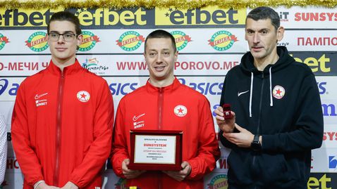 ЦСКА е Отбор №1 на ноември, Сашо Попов изненадан от наградата