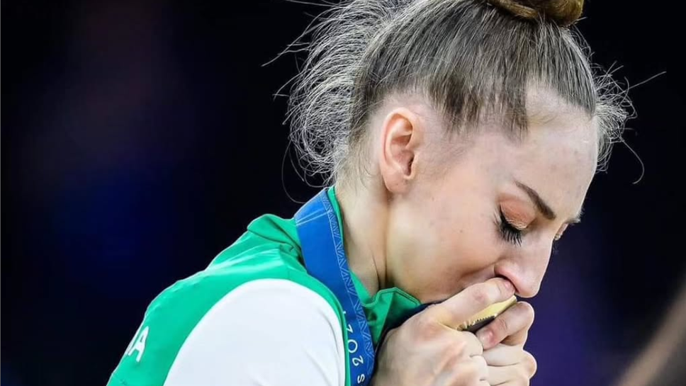 Златното момиче Боряна Калейн намери портфейл с много пари, върна го