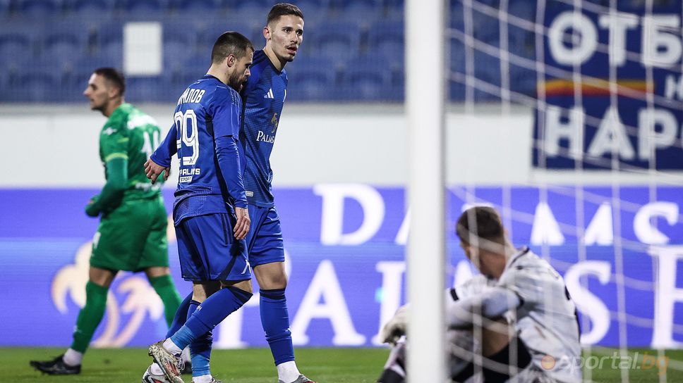 Левски 3:0 Витоша, Марин Петков вкара трети