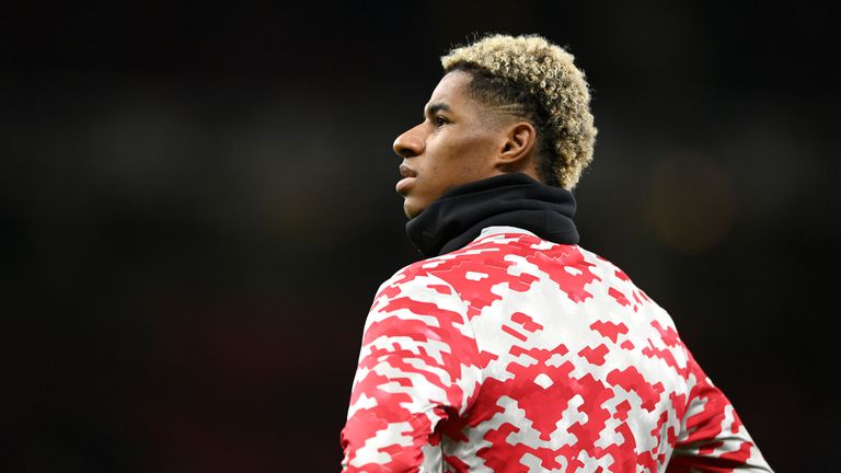 Нападателят е изправен пред дилема тъй като очаква да получи